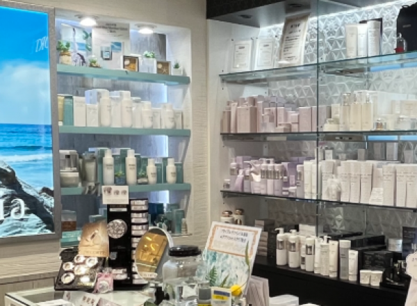 株式会社三松（化粧品みまつ）様　／　化粧品店